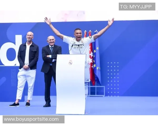 姆巴佩加盟皇马前告知巴黎球迷团体主席其决定引发热议 姆巴佩加盟皇马前告知巴黎球迷团体主席其决定引发热议