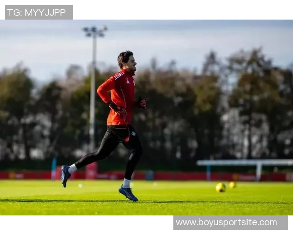 凌晨1点的坚持曼联门将拉门斯被曝加练锻炼不懈怠 凌晨1点的坚持曼联门将拉门斯被曝加练锻炼不懈怠